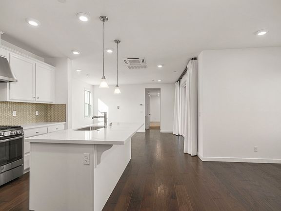 3rd image of 5832 El Dorado Ln
