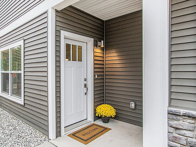 SummitTownhomes_3Bedrooms_ExteriorFrontDoor