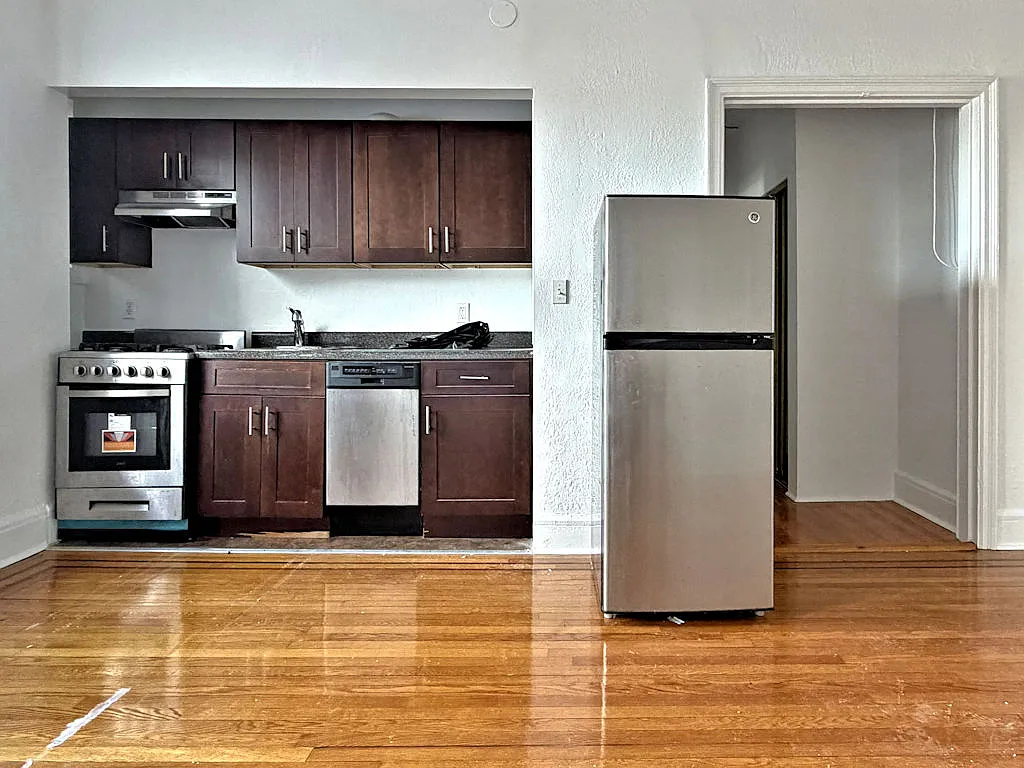 Apartment for Rent — Photo 1