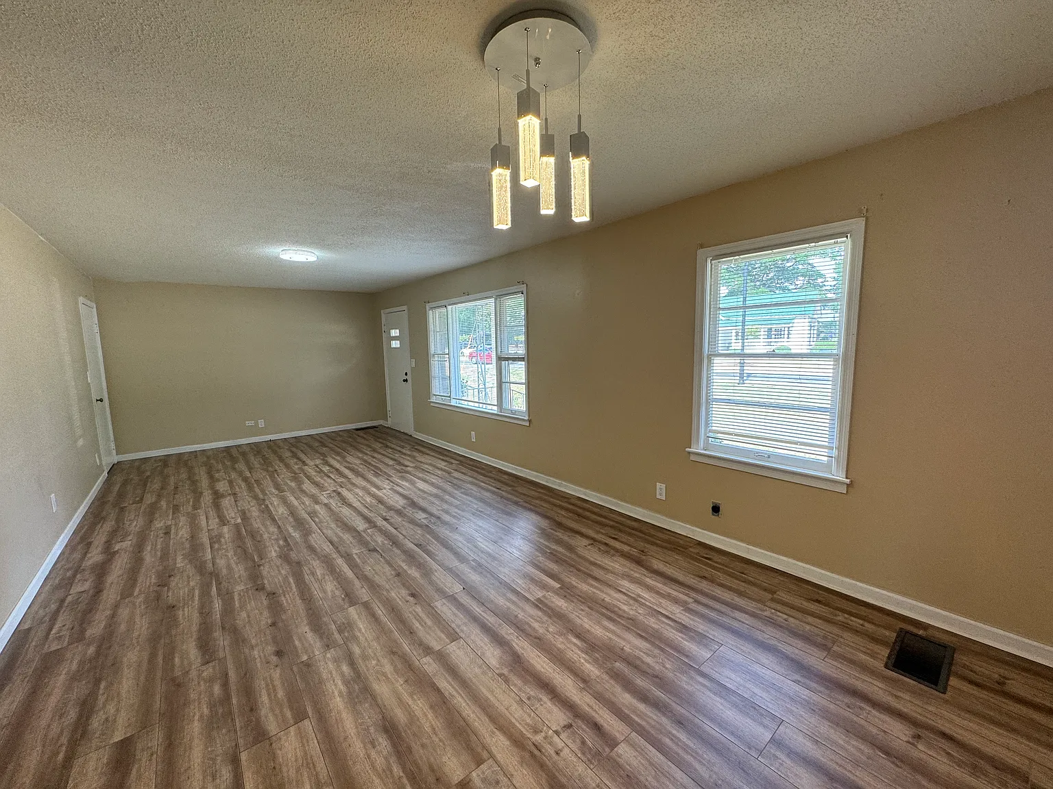 3 bed, 1488 sqft, $1,800 — Photo 4