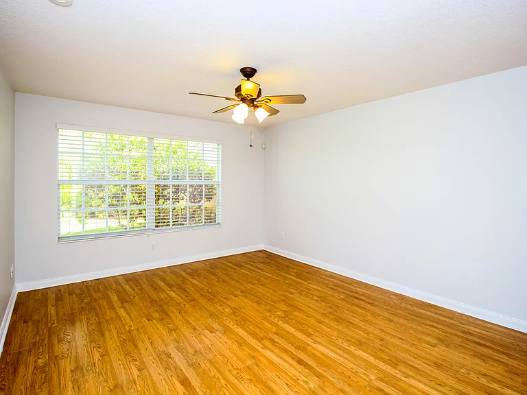 10882 SW Dardanelle Dr — Photo 5