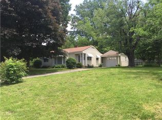 707 Dickinson Rd, Independence, MO 64050