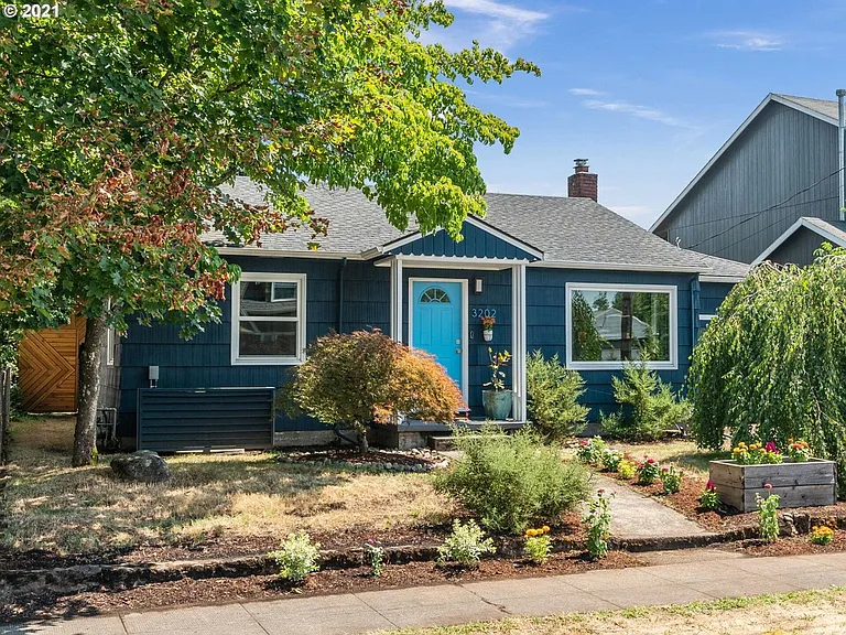 3202 SE 56th Ave — Photo 1