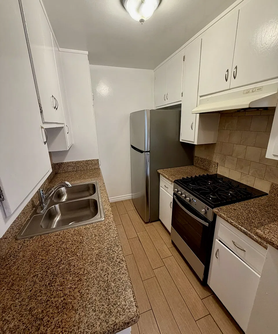 2 bed, 750 sqft, $2,595 — Photo 3