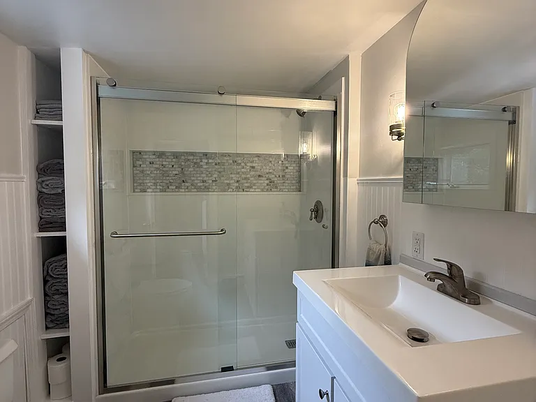629 E Main Rd — Photo 18