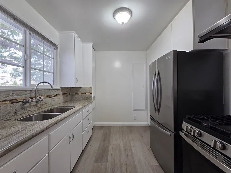 3705 S Victoria Ave — Photo 9