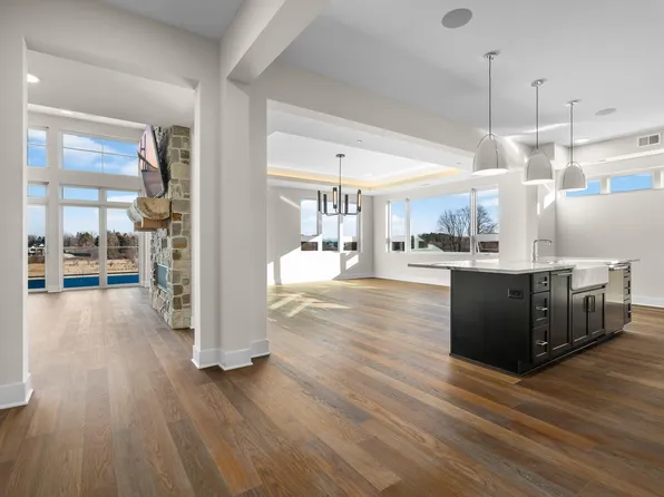 1 Hill Farm Rd #309, North Oaks, MN 55127