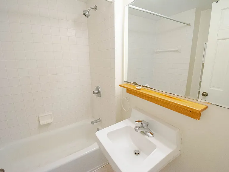 802 2nd St NW — Photo 7
