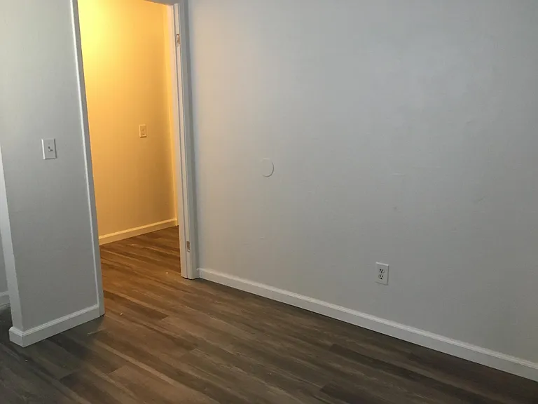 407 Enterprise Dr — Photo 5