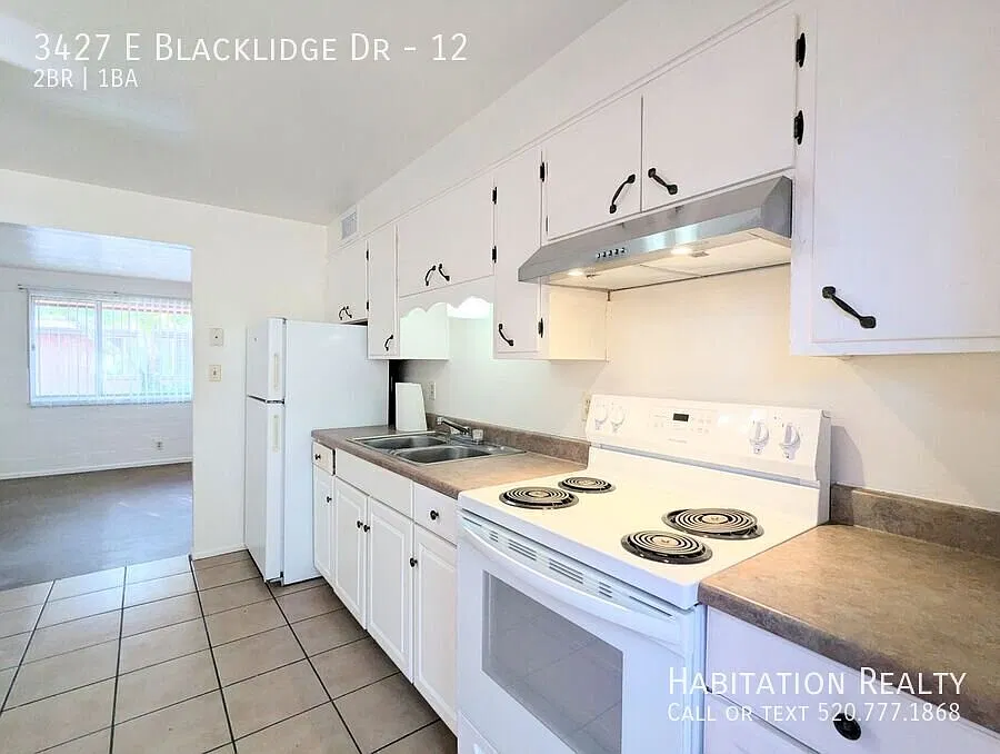 Lovely 2Bed/1Bath with a Community Pool in St Francis Cabrini Neighborhood! — Photo 2