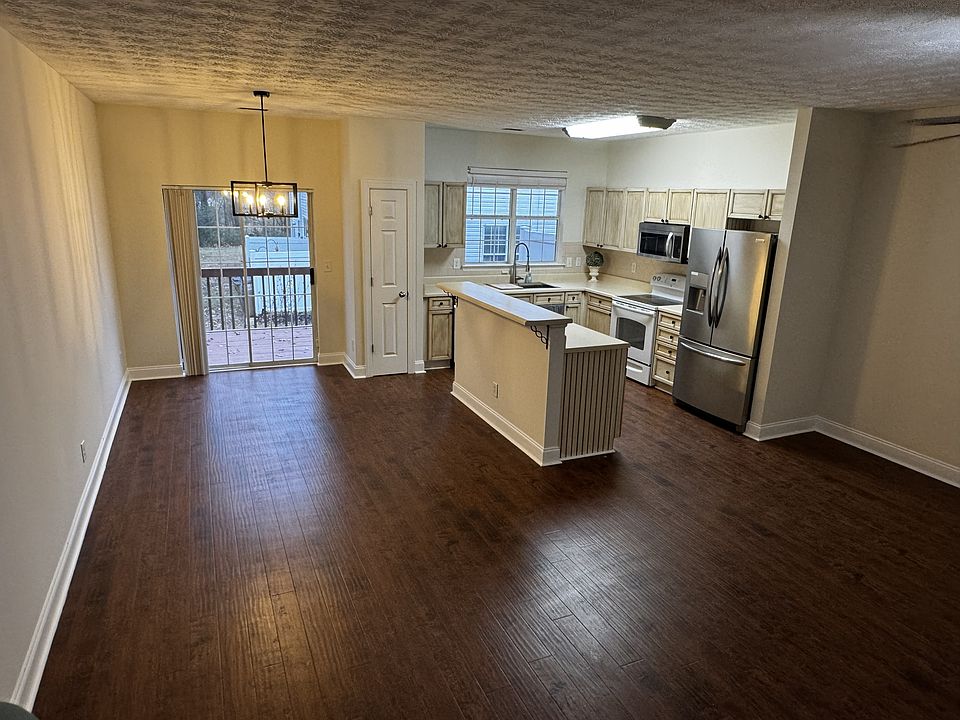 Open plan kitchen/dining