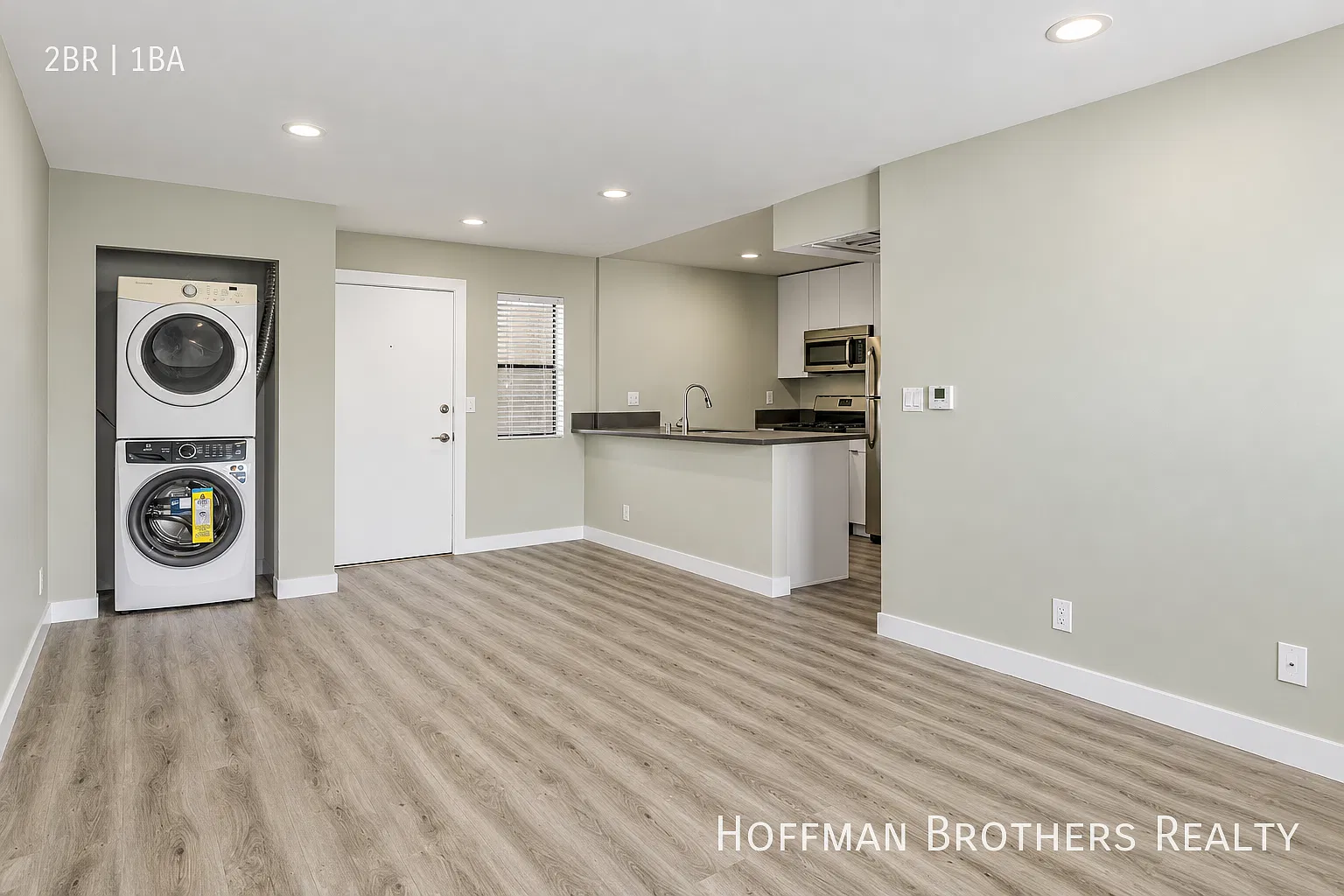 Top-Floor 2BR with In-Unit Laundry, A/C, Stainless Steel Kitchen & Tandem Gated Parking! — Photo 1