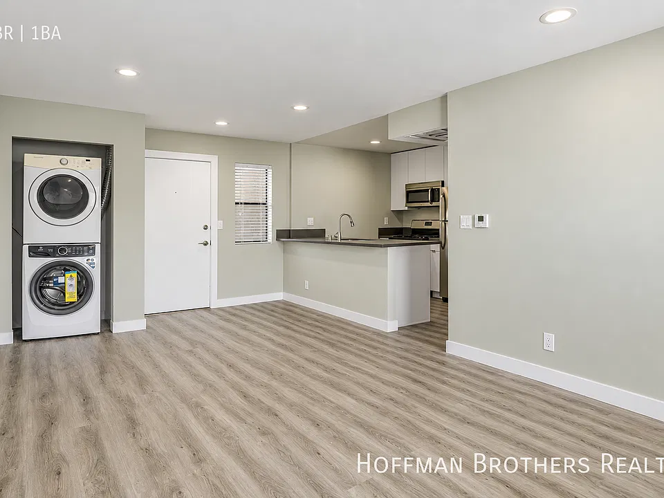 1535 N Kenmore Ave #2G