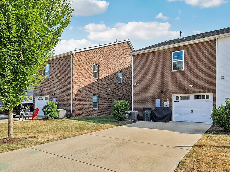 133 Saddlewood Ln — Photo 16