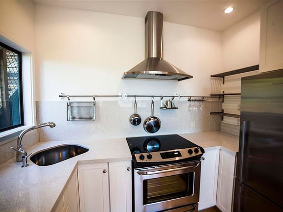 3rd image of 203 Belgrave Ave