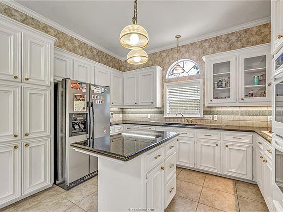 5th image of 4601 Valleybrook Cir
