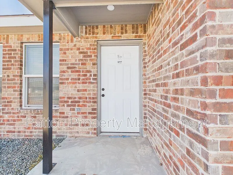 3 bed, 2.0 bath, $1,650 — Photo 2