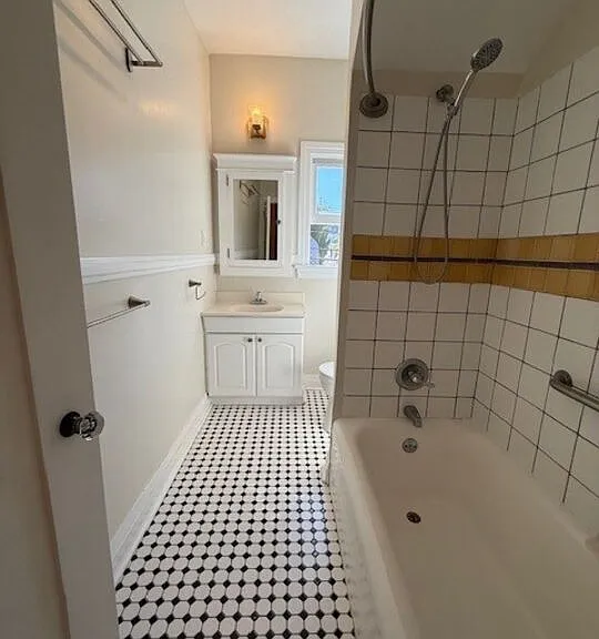 747 S Mansfield Ave #4 — Photo 17