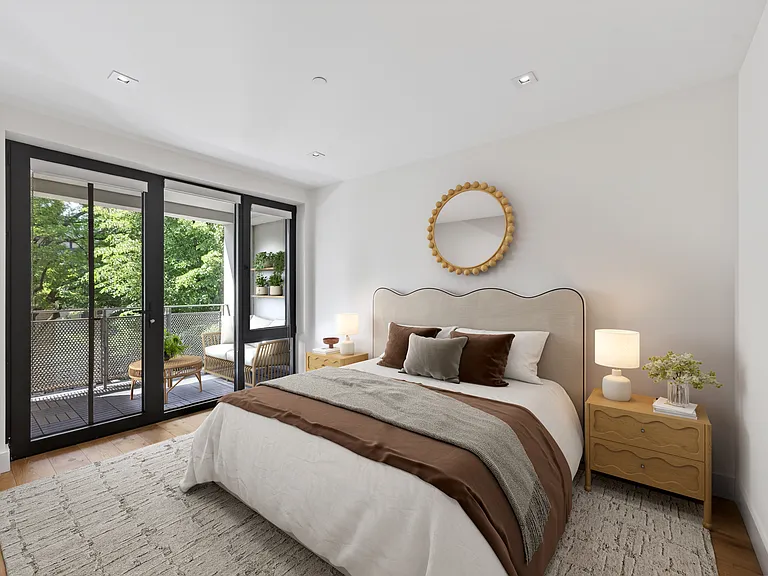 33 Frost St #3B — Photo 7