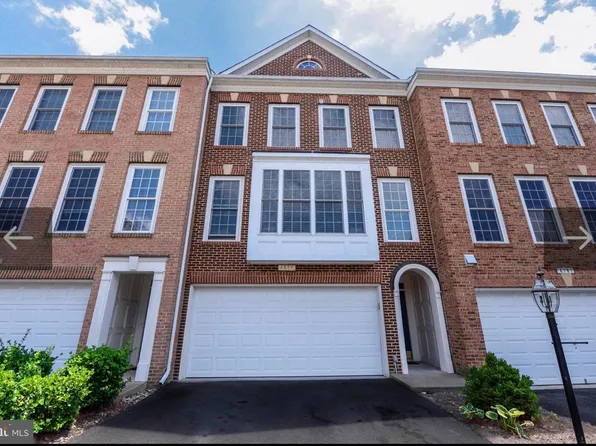 4359 Palton Dr, Dumfries, VA 22025