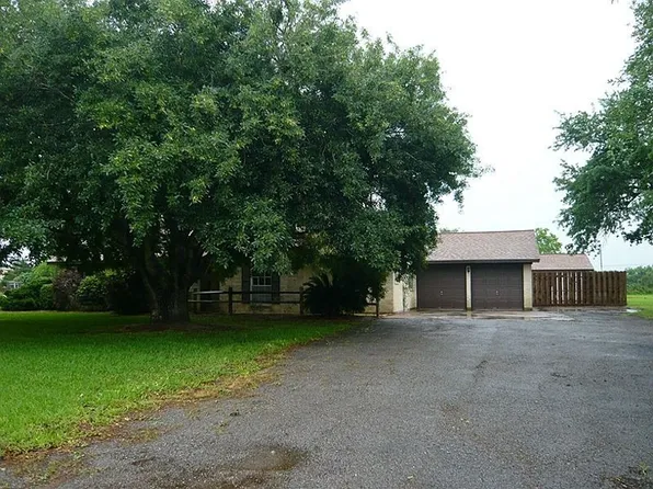 11706 Cherry Point Dr, Mont Belvieu, TX 77535
