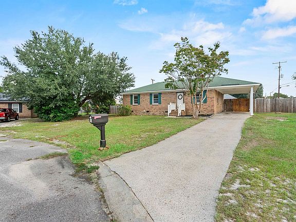 3rd image of 10 Cinda Leigh Ct