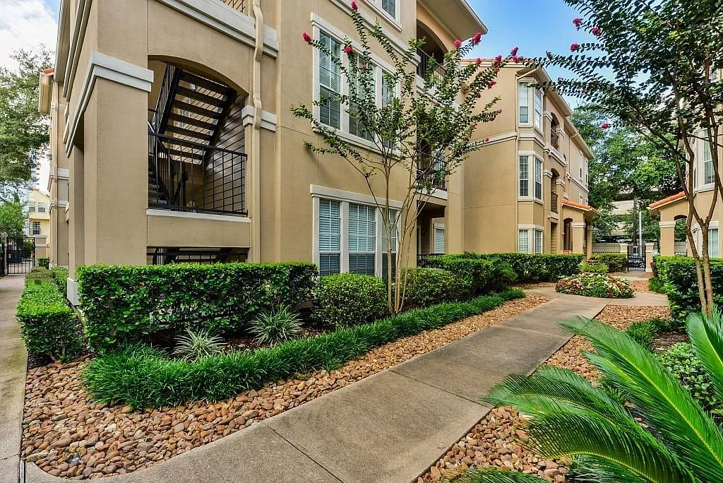 2 bed, 2.0 bath, 1006 sqft, $2,100 — Photo 3