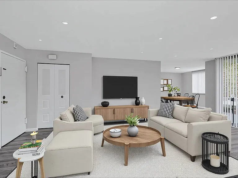 The Warwick Apartments — Photo 21