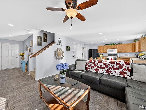 5th image of 122 Homeshire Dr #11