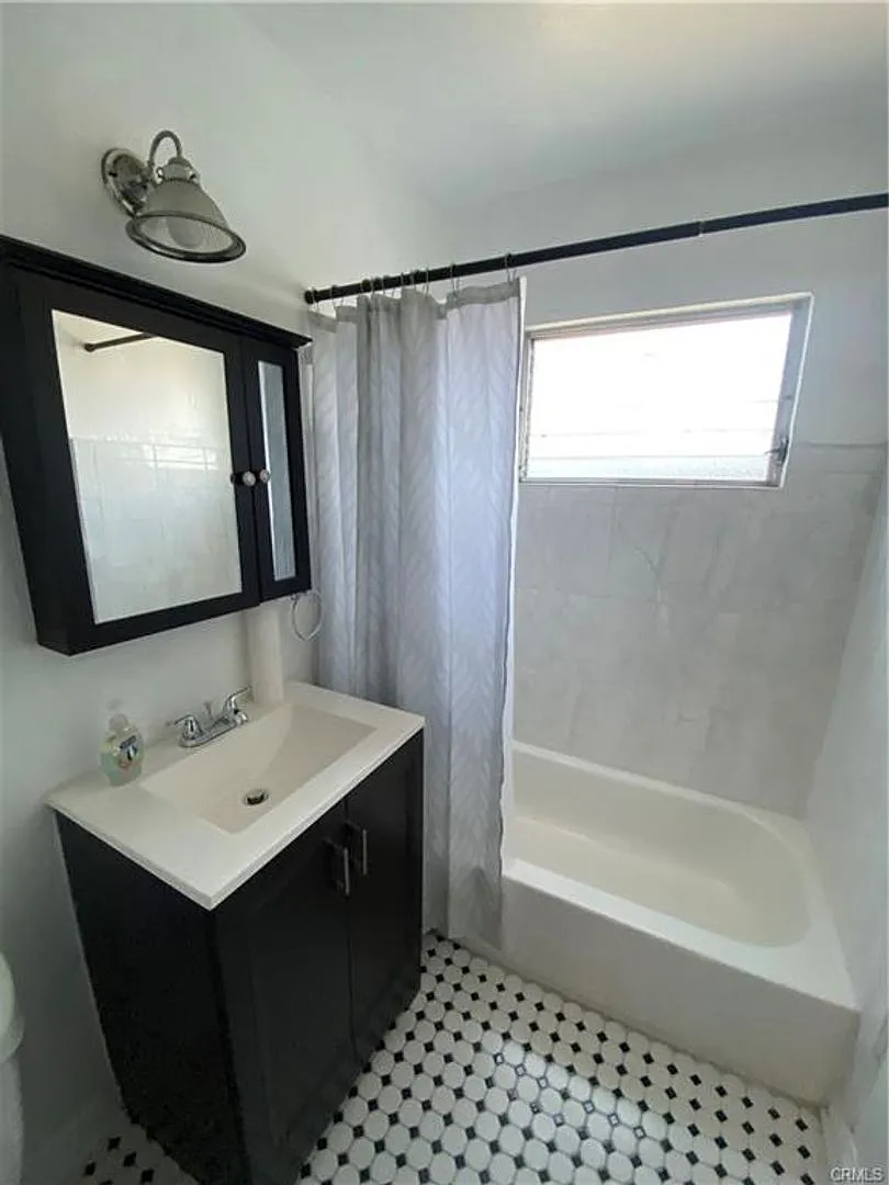 5832 Camerford Ave — Photo 3