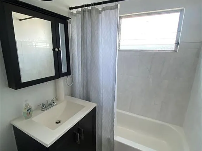 5832 Camerford Ave — Photo 3