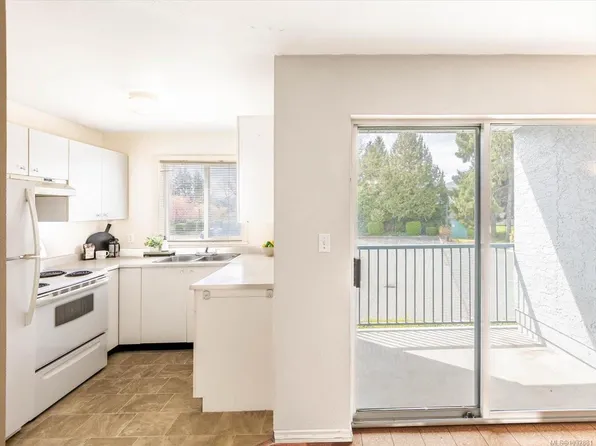 1050 Braidwood Rd #201, Courtenay, BC V9N 3R9