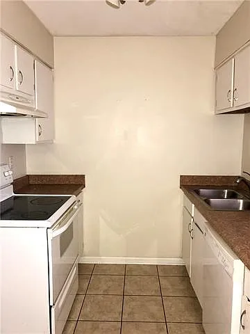 2 bed, 1.5 bath, 900 sqft, $1,350 — Photo 3