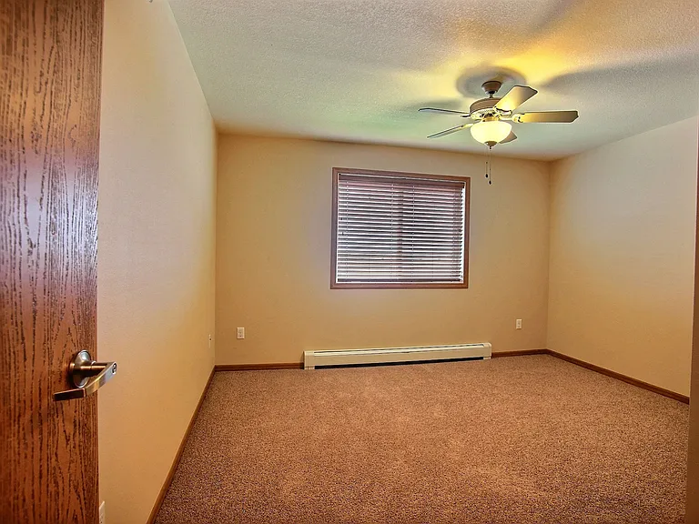 Fargo, ND Wolf Creek Apartments | Bedroom