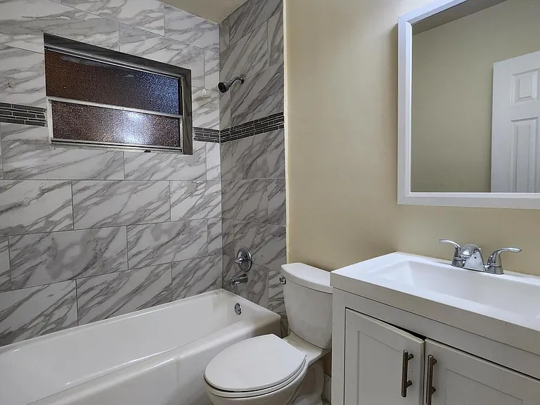 190 NE 40th St #196 — Photo 4