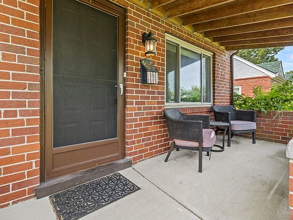 3rd image of 172 Carmen Ave
