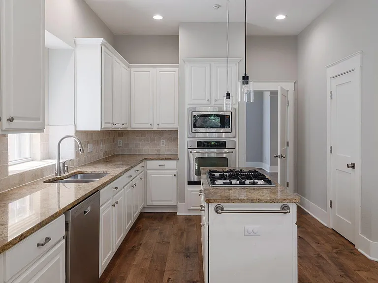 5512 Ballenton Ln — Photo 10