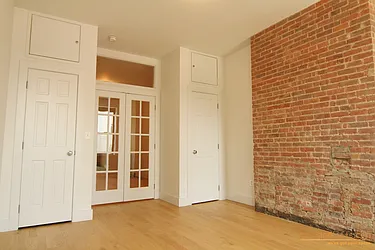 Rented by aptsandlofts.com