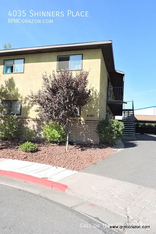 Upstairs 2 bed, 1 bath apt w/ new paint & carpet! — Photo 1