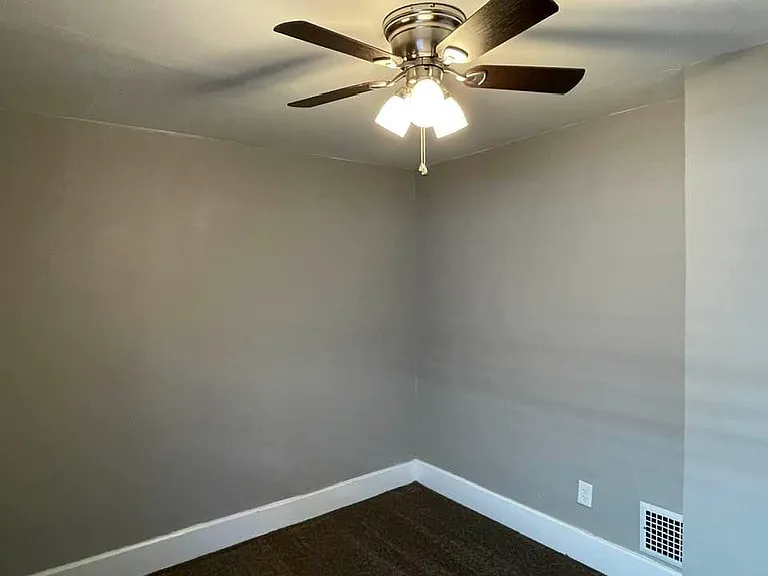 140 S Eureka Ave — Photo 11