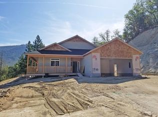 135 McKenzie Ridge Rd, Grants Pass, OR 97526