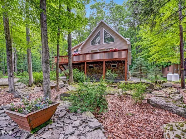 1017 Cedar Dr, Lake Ariel, PA 18436