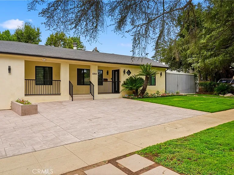 10913 White Oak Ave — Photo 20