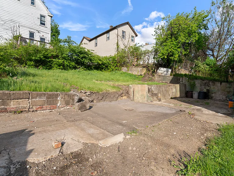 415 Mills Ave — Photo 28