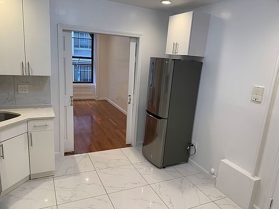 2nd image of 332 W 37th St #3FW