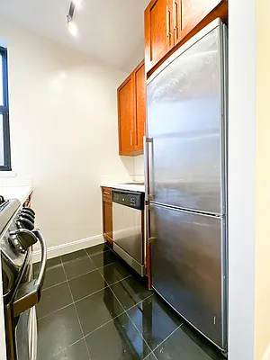 Rented by Urban Real Estate Inc | media 4