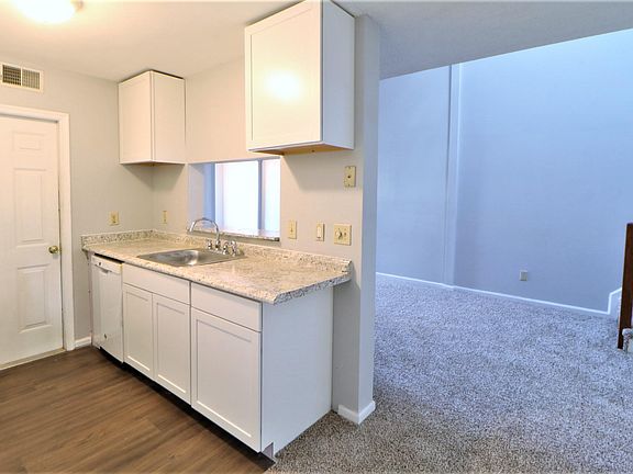 5th image of 139 Wexford Dr E