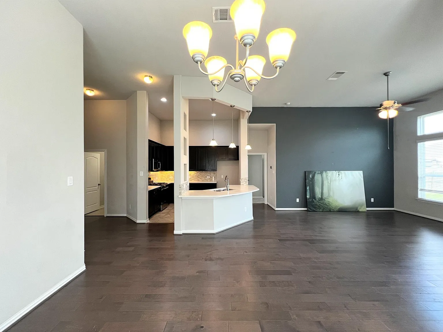 3 bed, 2.0 bath, 1788 sqft, $2,095 — Photo 3