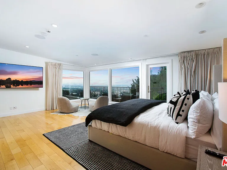 1655 N Crescent Heights Blvd — Photo 33