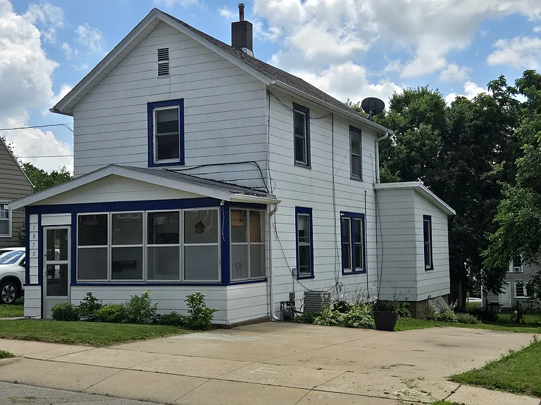 1850 Grace St — Photo 2